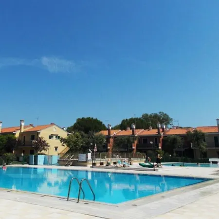 Relaxing Setreat With Pool Close To The In Apartamento Bibione