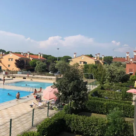 Relaxing With A Playground And Pool * 비비오네